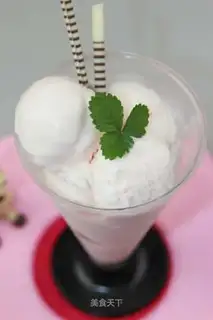 Strawberry ice cream