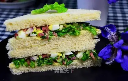 Egg salad sandwich