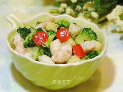 Shrimp scalloped meat and fried vegetables