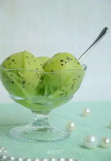 ♪ Strange fruit ice cream ♪