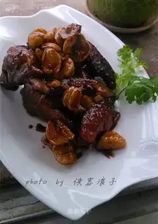 Red saloon chicken wings