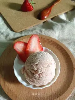 Strawberry ice cream