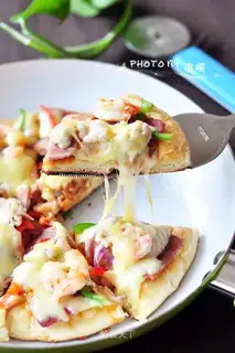 Bacon seafood pizza