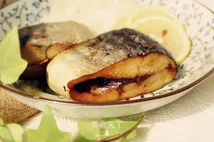 The oil-covered mackerel