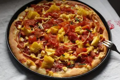 Tomato ham pizza