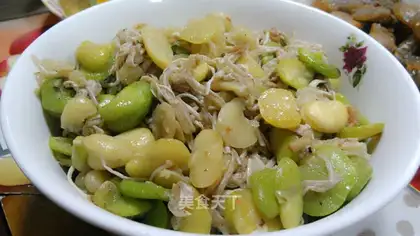 White flowers and beans