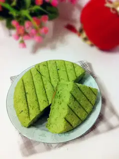 Purely natural spinach cake