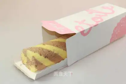 Two-colour towel cake rolls