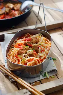 Tomato beef noodles