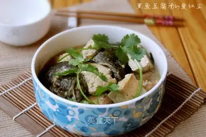 Black fish tofu soup