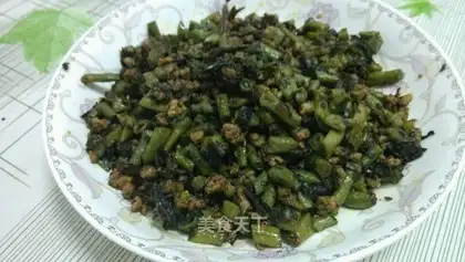 Olives, bean horns