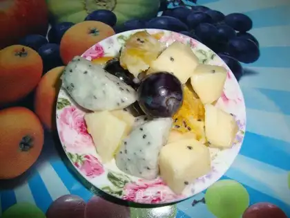 Honey cream fruit plate