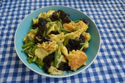 Garlic fried eggs
