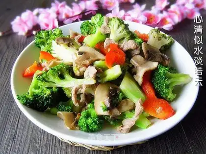 Snack of gravy with broccoli
