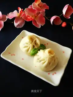 Long bean horn pork bun