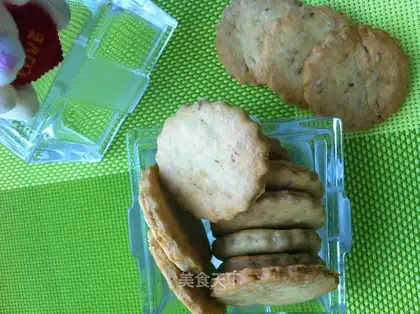 Pyramid coconut cookies