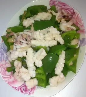 Fresh squid with green pepper