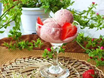 Strawberry ice cream
