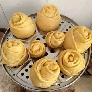 Pumpkin rose buns
