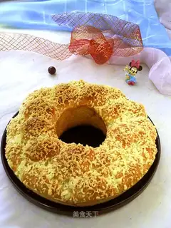 Cream of butter, bouquet of bread