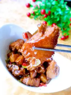 Spicy potatoes with chicken wings