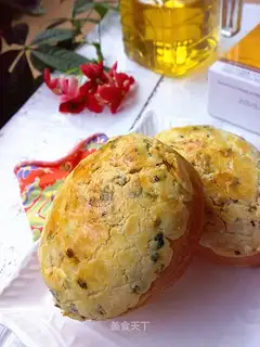 An onion pineapple bag