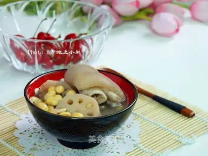 Soybeans, pig hoof soup