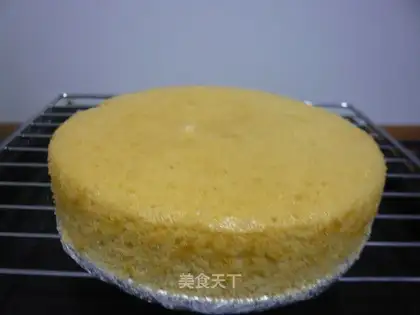 Red tea sponge cake