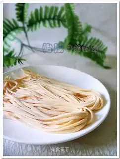 Carrot noodles