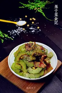Suffering melons make five bouquets