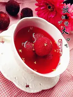 Ice-cinnamon and plum juice