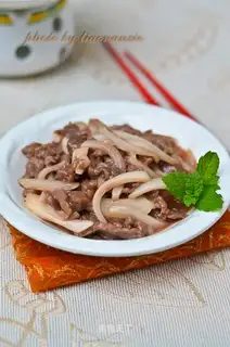 Onion fried lamb