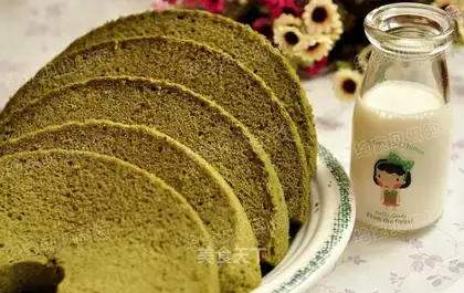 Ten inches of tea and chili cake