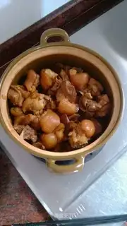 Tofu-cup pig's hand