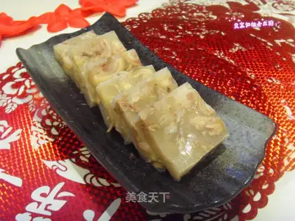 Pigs' feet are frozen