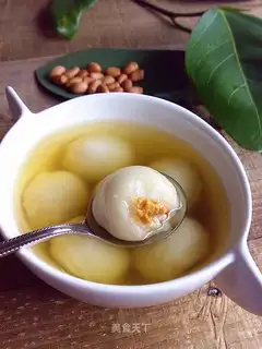 Green tea peanut soup