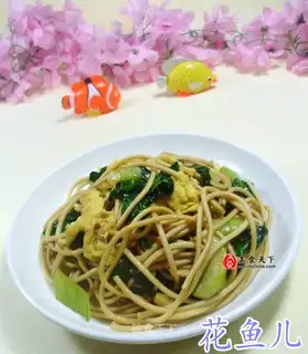 Egg and green noodles
