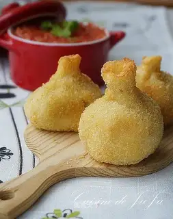 Brazilian chicken bun