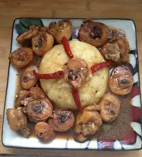 Red chicken and mashed potatoes