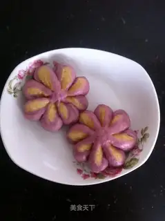 Colored flower buns