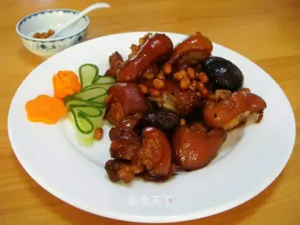 Hot pig hoof
