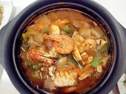 Korean seafood soup