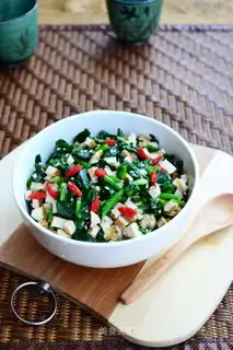 Scrambled spinach