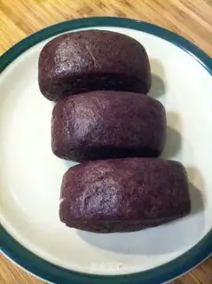 Black rice knife cut the buns