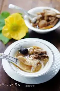 Red-tree chicken soup