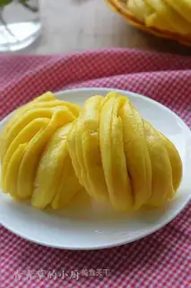 Gold onion rolls