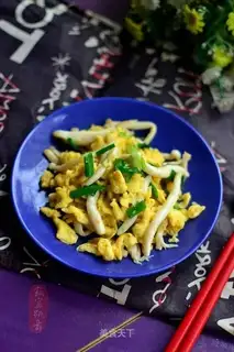Seafood mushroom fried eggs