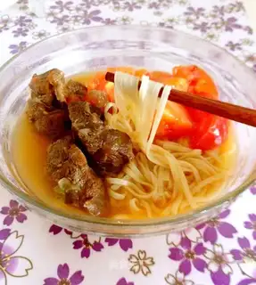 Tomato beef noodles