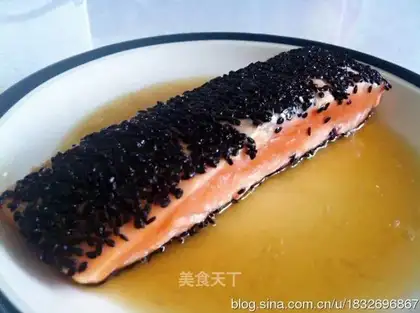 Fried salmon with lemonade