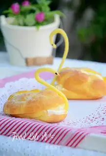 Swan puff